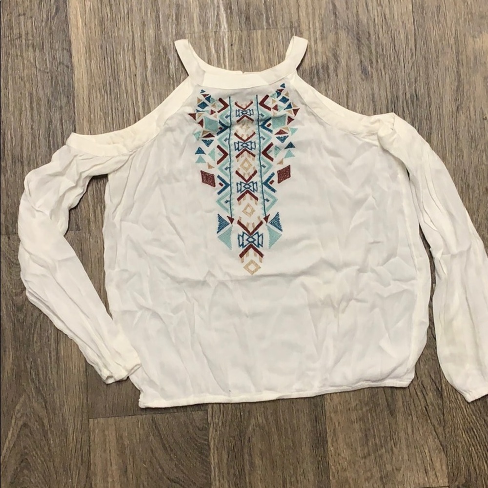 Long sleeved print shirt.